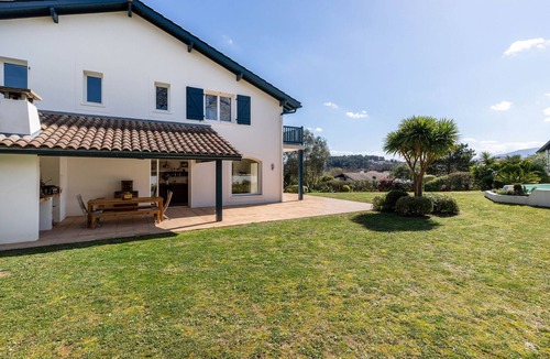 Guethary House | Family villa with pool, walking distance to the beach
