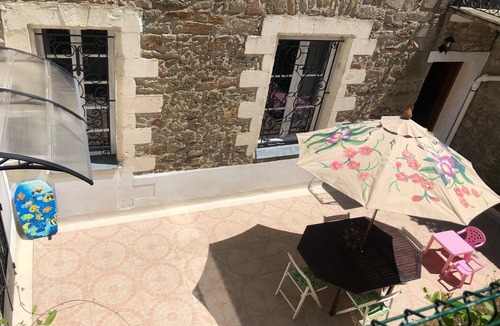 Auray Apartment | FANTASTIC 16th CENTURY MANOR - CENTRAL AND STEPS FROM SAINT GOUSTAN