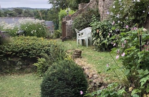 Auray Apartment | FANTASTIC 16th CENTURY MANOR - CENTRAL AND STEPS FROM SAINT GOUSTAN