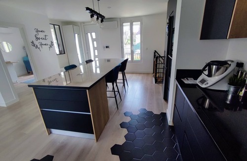 Joinville-le-Pont House | Fantastic 5-bedroom house closed to PARIS & DISNEY LAND with AC