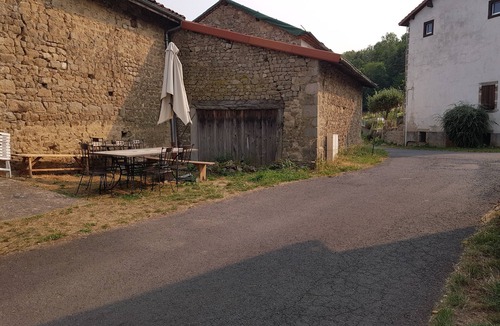 Saint-Gervais-sous-Meymont House | Farmhouse vacation home for 10 people