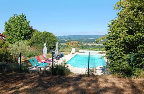Bourganeuf Cottage | Farmhouse vacation rental with a pool