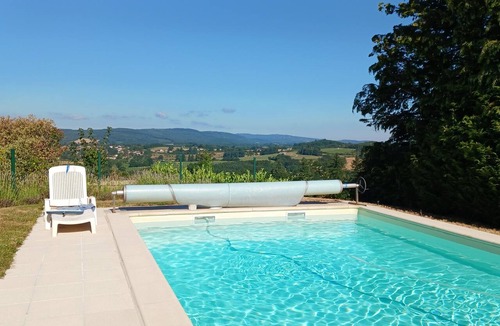 Bourganeuf Cottage | Farmhouse vacation rental with a pool