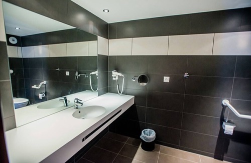 Montmarault Hotel | FastHotel Montmarault - Auberge du Grand Champ