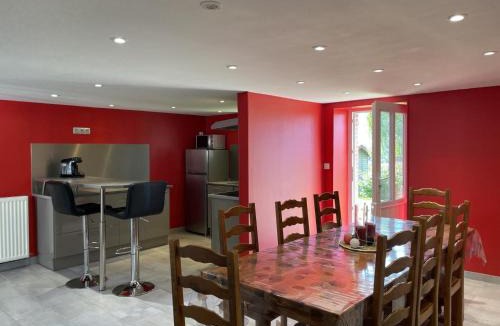 Isle-et-Bardais House | Ferme rénovée avec étang privé, animaux acceptés - FR-1-489-389