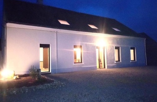 Savigne-lʼEveque House | Fermette de charme rénovée avec grand terrain, 5 chambres, proche du circuit 24H du Mans - FR-1-410-304