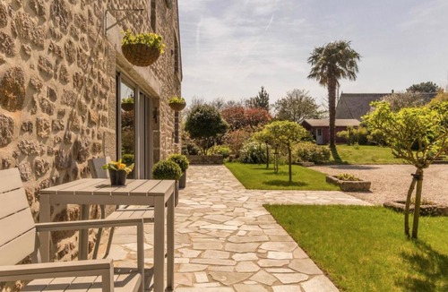Montfarville Bed & Breakfast | Fleur & Mer