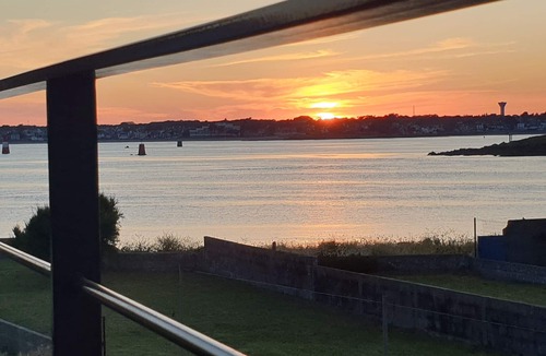 Gavres House | For a weekend or romantic getaway with Jacuzzi and sea view