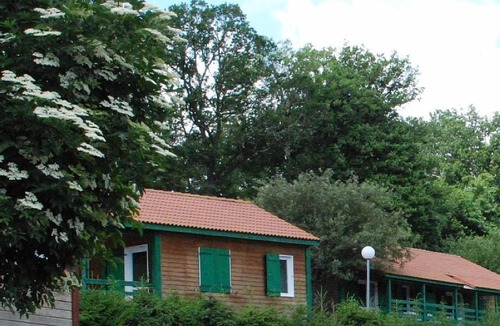 Blavignac Ski Chalet | For your "forest bathing", 3-room chalet with covered swimming pool