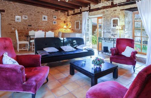 Saint-Caprais House | Forest Hideaway in Saint-Caprais