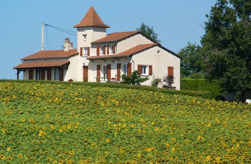 Castelnau-Montratier-Sainte-Alauzie House | Homerez - House for 7 ppl. with jacuzzi at Castelnau-Montratier-Sainte-Alauzie