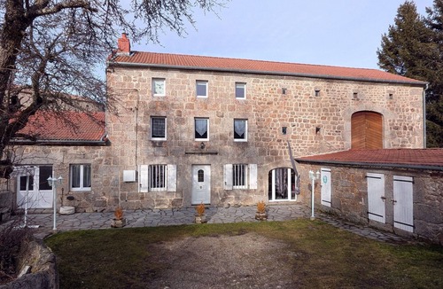 Esplantas Cottage | Charming Restored Mill by River with Terrace, Near Saugues – Sleeps 8