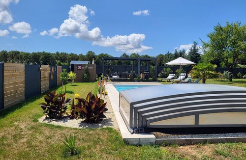 La Gripperie-Saint-Symphorien Apartment | STUDIO WITH SWIMMING POOL, FREE PARKING