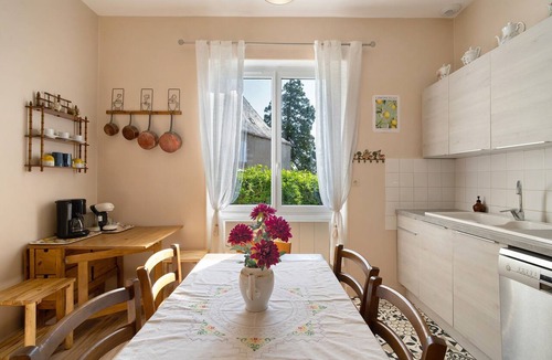 Rouffignac-Saint-Cernin-de-Reilhac House | Holiday Home “Les Glycines” with Private Terrace and Garden