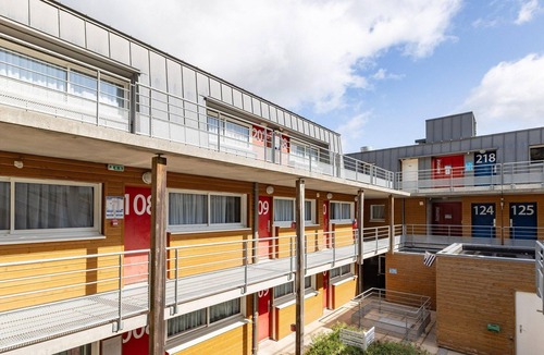 Roz-sur-Couesnon Apartment | Twin Room Near Mont-Saint-Michel