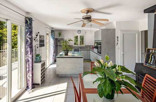 Saint-Etienne-Vallee-Francaise Apartment | L'Enclos – Ideal stopover on the Stevenson Trail (GR70), mountain views and private terrace