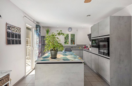 Saint-Etienne-Vallee-Francaise Apartment | L'Enclos – Ideal stopover on the Stevenson Trail (GR70), mountain views and private terrace