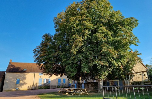 Saint-Bonnet-de-Vieille-Vigne House | Gîte des Acacias, swimming pool, sauna, gym, fishing