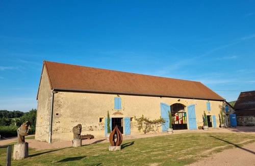 Saint-Bonnet-de-Vieille-Vigne House | Gîte des Acacias, swimming pool, sauna, gym, fishing