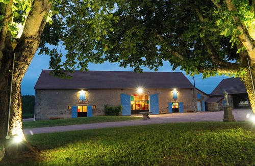 Saint-Bonnet-de-Vieille-Vigne House | Gîte des Acacias, swimming pool, sauna, gym, fishing