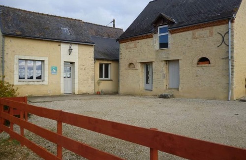 Saint-Christophe-en-Champagne Cottage | Cozy Gîte with Private Bathrooms, Terrace, and Garden near Le Mans - Sleeps 8