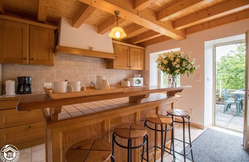 Saint-Quentin-sur-Sauxillanges House | 3* HELI GOULAPIE group gite with mountain views