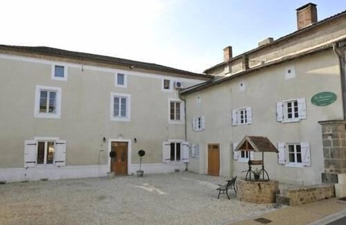 Saint-Saud-Lacoussiere Villa | Le Santuaire: Luxury villa with heated swimming pool and many more amenities!