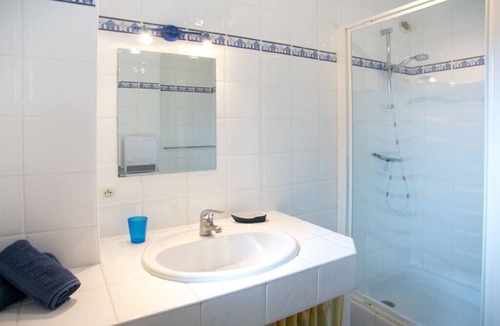 Thuir House | FR945, Macabeu (Sleeps 6/7, 3 Bedrooms)