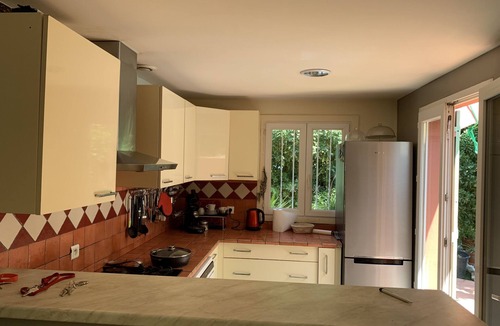 Bompas House | Friendly villa with swimming pool close to the beach