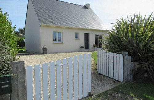 Porspoder House | From 357€ (ANCV approved): 3-star single-story house, beachfront, enclosed garden, pets allowed.