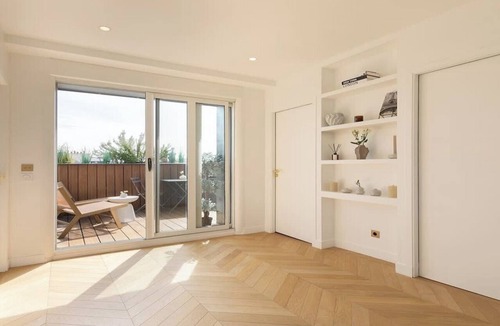 8th Arrondissement Apartment | Fully Air-Conditioned,View Of The Eiffel Tower-Duplex With Services La Madeleine