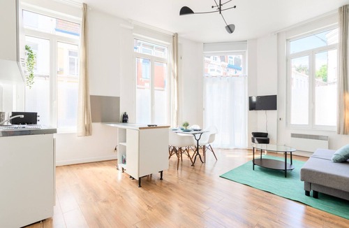 Saint-Maurice Pellevoisin Apartment | Functional flat close to the station