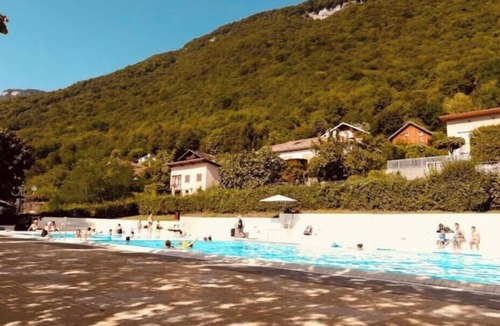 Saint-Vincent-de-Mercuze Apartment | Furnished apartment, 76 m², 30 m² terrace, view of Belledonne