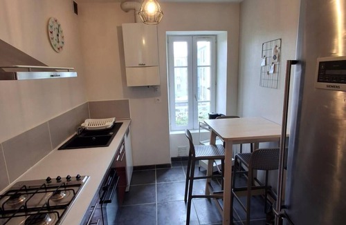 Saint-Marc Apartment | Furnished 2-bedroom apartment between the train station and downtown