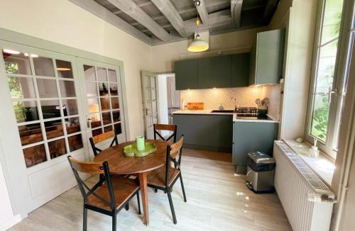 Saint-Jean-Saint-Germain House | GÃ®te paisible avec piscine et parking - 12 pers. - FR-1-381-668