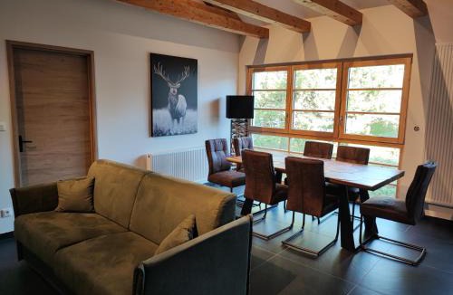 Metabief House | Géraniums Et Neige Fraîche à Métabief