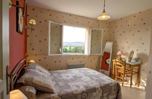 Saint-Forgeux-Lespinasse House | Gîte à Saint-Forgeux-Lespinasse avec Terrasse et Animaux Bienvenus - FR-1-496-37