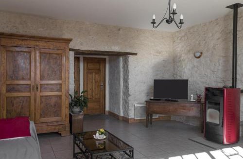 Saint-Bonnet-de-Rochefort House | Gîte Écologique Confortable avec Jardin et Animaux Acceptés - FR-1-489-181