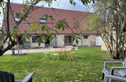 Thiel-sur-Acolin House | Gîte Écologique Accueillant en Sologne Bourbonnaise, Animaux Acceptés, Parking - FR-1-489-614