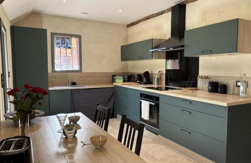 Thiel-sur-Acolin House | Gîte Écologique Accueillant en Sologne Bourbonnaise, Animaux Acceptés, Parking - FR-1-489-614