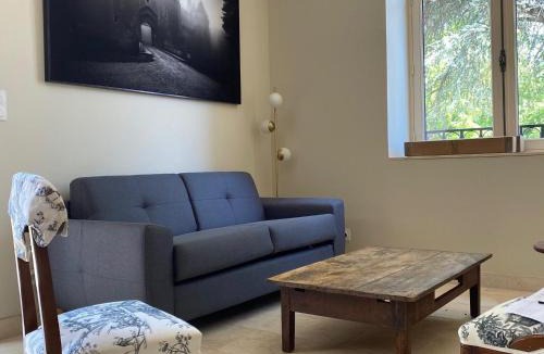 Ainay-le-Vieil House | Gîte élégant avec jardin privé, vue sur château - FR-1-586-7