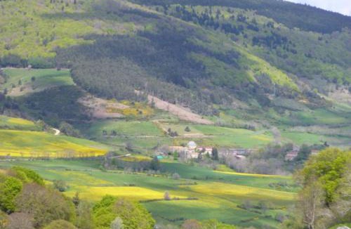 La Besseyre-Saint-Mary House | Gîte 10 pers avec 4 chambres et 3 salles d'eau, animaux admis - FR-1-582-94