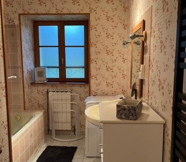 Montgreleix House | Gîte 6 personnes Chez Gaby