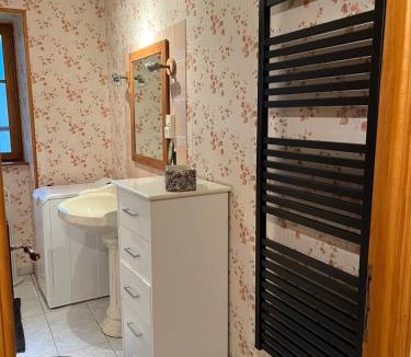 Montgreleix House | Gîte 6 personnes Chez Gaby