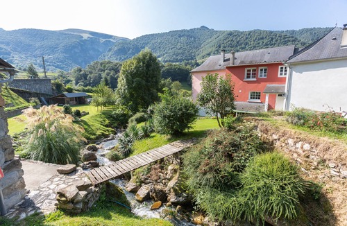 Sainte-Engrace House | Gîte Ainerak de montagne - Swimming pool and spa in Sainte-Engrâce