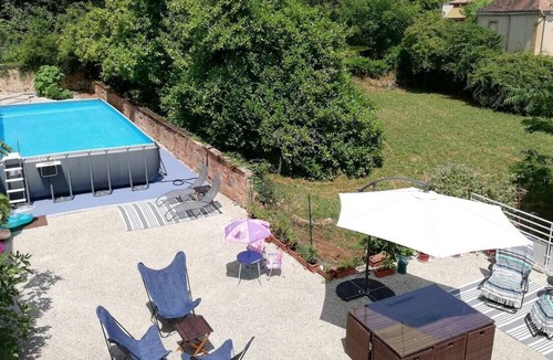 Excideuil Cottage | Gîte-Apartment-Shared Bathroom-Landmark view-Gite Apartment