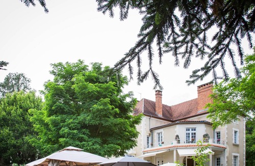 Excideuil Cottage | Gîte-Apartment-Shared Bathroom-Landmark view-Gite Apartment