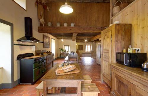 Saint-Just-la-Pendue House | Gîte authentique 12 pers avec terrasse en campagne - FR-1-496-54