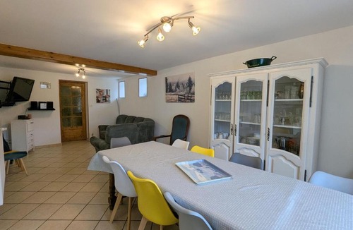 Aumontzey House | Gîte authentique avec terrasse couverte, 16 km de Gérardmer, 4 chambres, équipement bébé, Wi-Fi inclus - FR-1-589-231