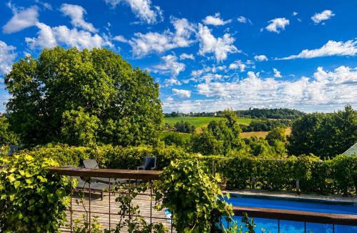 Morlhon-le-Haut Apartment | Gîte authentique avec piscine en Aveyron